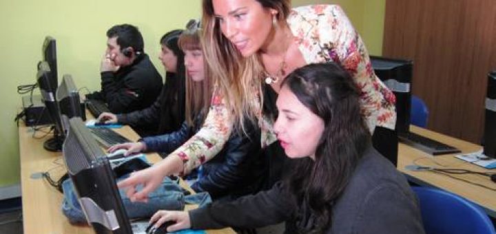 37% de jóvenes entre 18 a 29 años tiene deuda; INJUV y BBVA lanzan curso online de educación financiera