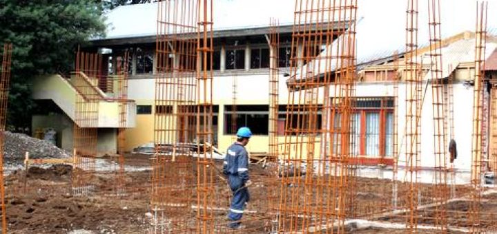 Visitan obras de nuevo pabellón de escuela Guillermo Marín Carmona, sector Pata de Gallina