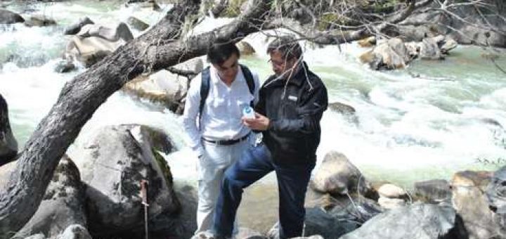 Para descartar contaminación, Gobernador Luis Barceló realiza visita inspectiva a las aguas del Volcán Copahue