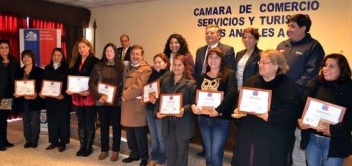 En Los Ángeles se lanzó programa de apoyo al trabajo de jefas de hogar