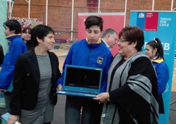 Más de 1300 estudiantes de Los Ángeles acortaran brechas digitales